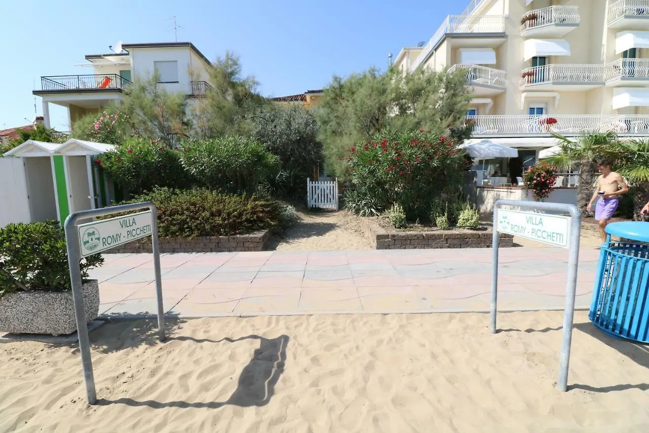 Villa Picchetti Fronte Mare Lido di Jesolo Italien